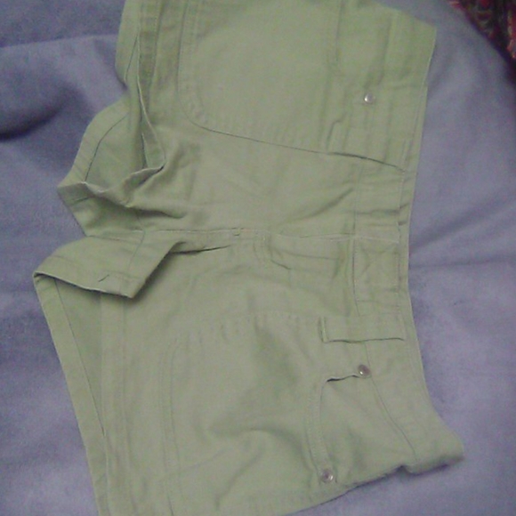 Shorts - Picture 4 of 4